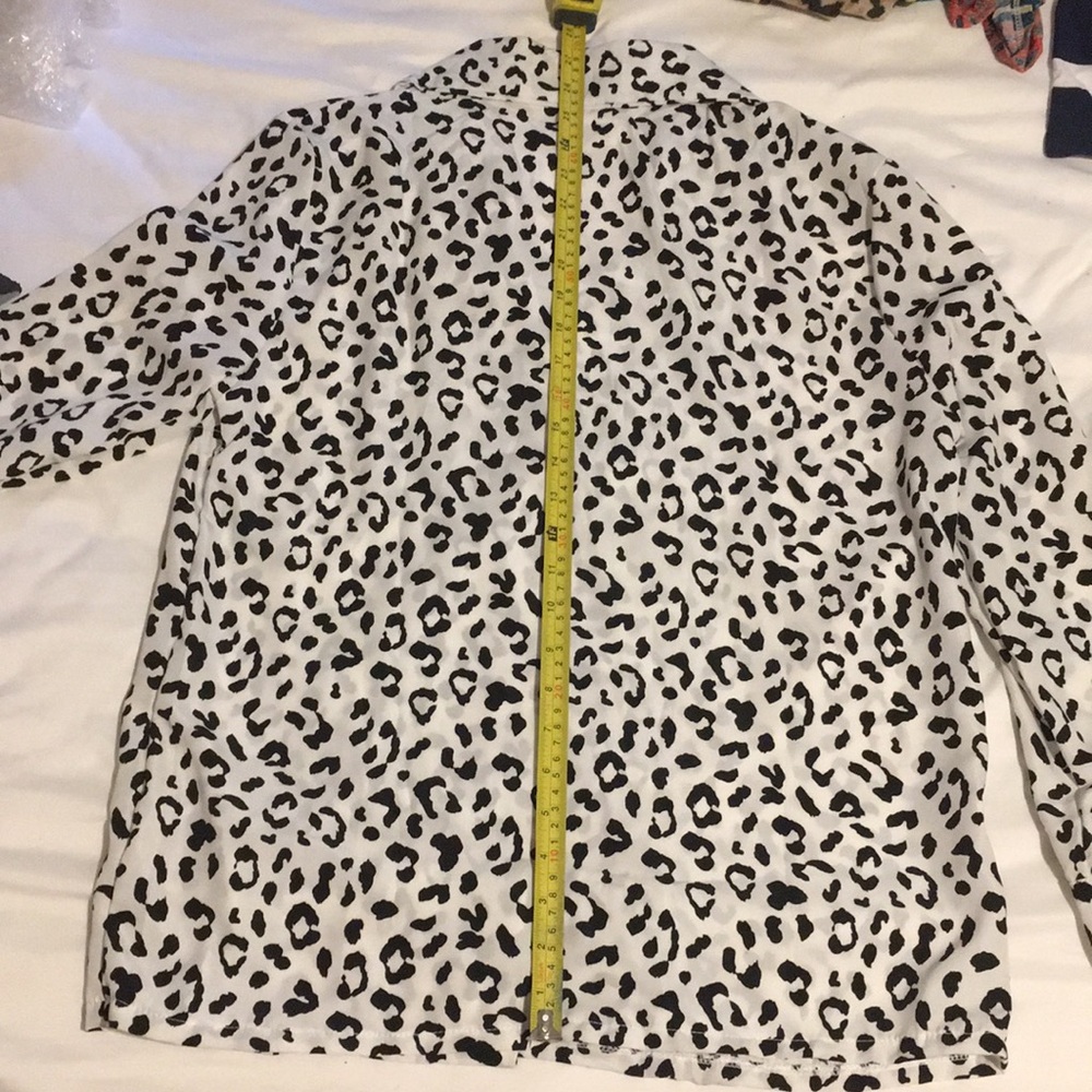 LAST ONE 2 TIMES HOST PICK Animal Print Shirt M/L - Picture 6 of 7
